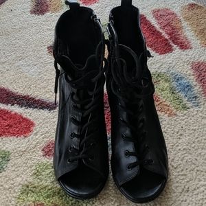 Steve Madden Scandlus Black Lace up Heels, 8M